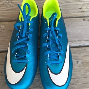 Nike women cleats